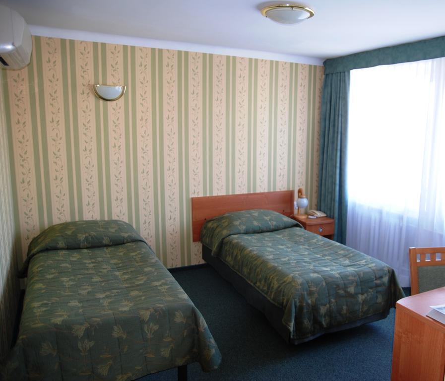 Hotel Swiatowit Лодзь Экстерьер фото