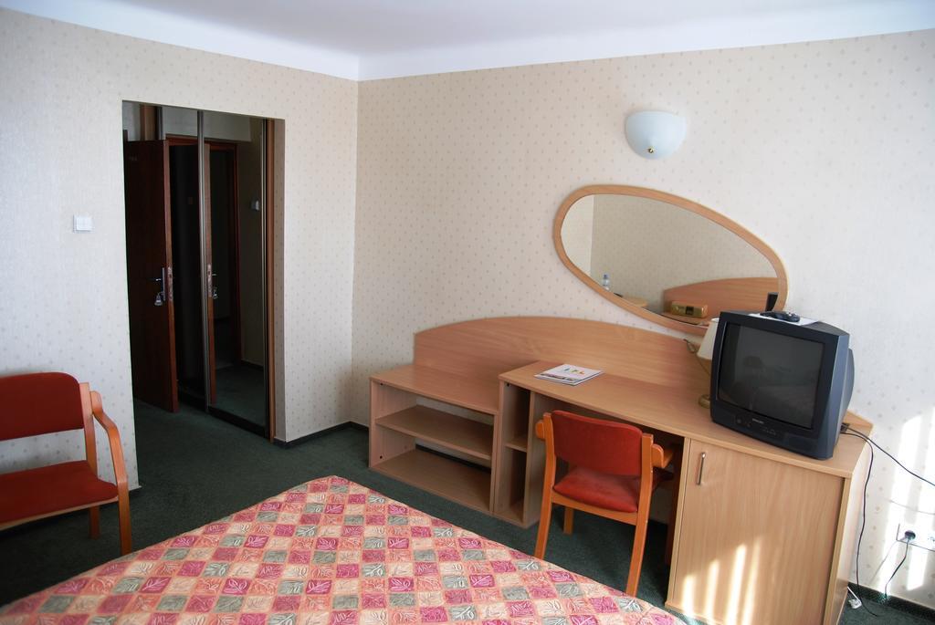Hotel Swiatowit Лодзь Экстерьер фото