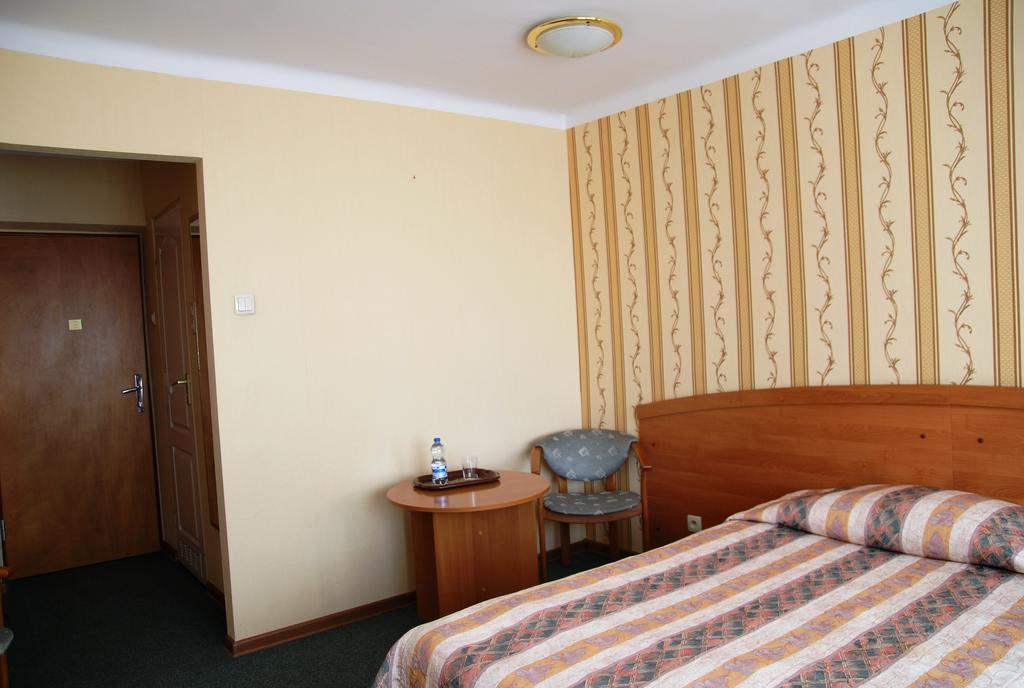 Hotel Swiatowit Лодзь Экстерьер фото